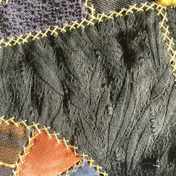 Beautiful hand sewn quilt. Every part is hand sewn including the binding. - Picture 9 of 14